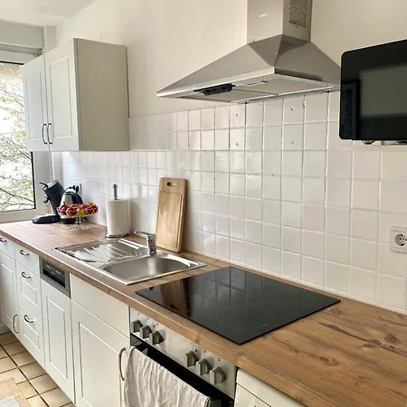 Spacious 3-bed Wifi, Netflix, Self Check-in Apartment