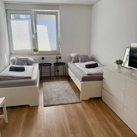 Spacious 3-bed Wifi, Netflix, Self Check-in * Wuppertal
