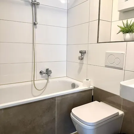 Spacious 3-bed Wifi, Netflix, Self Check-in