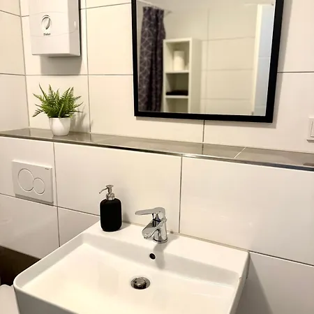 Spacious 3-bed Wifi, Netflix, Self Check-in Διαμέρισμα *