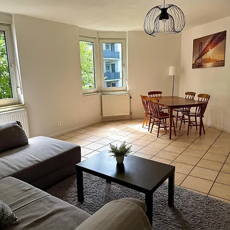 Spacious 3-bed Wifi, Netflix, Self Check-in * Wuppertal