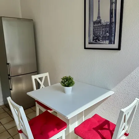 Spacious 3-bed Wifi, Netflix, Self Check-in Διαμέρισμα